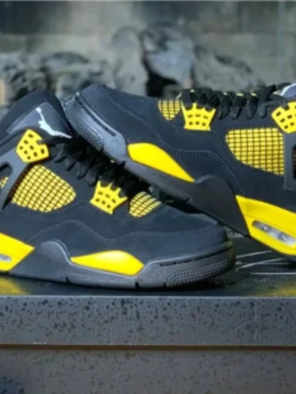 Air Jordan 4 Retro “Thunder” 2023 Athletic Basketball Sneakers